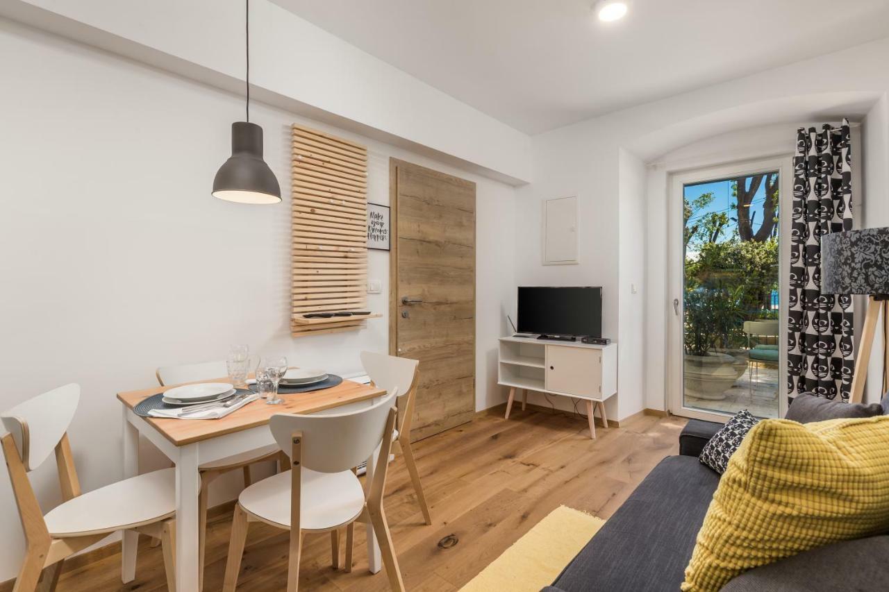 Rika Apartments On The Seaside Ngoại thất bức ảnh